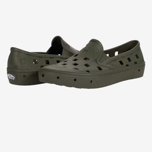 Vans Trek slip on, black, size women’s size 7.5